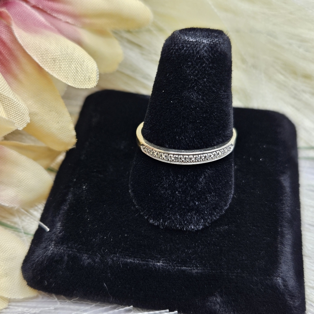 Anniversary 10 kt carat white gold  diamond millgrain edging size 6 1/2 ring fro